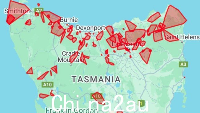 塔斯马尼亚数千名居民受到停电影响恶劣的天气。图片：TasNetworks、Facebook