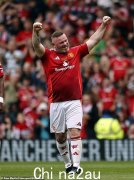 科琳和家人观看韦恩·鲁尼 (Wayne Rooney) 回顾岁月，在老特拉福德慈善赛中进球，这位 38 岁的球员七年来首次穿上著名的曼联球衣