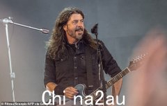 戴夫·格罗尔 (Dave Grohl) 明星云集的爱情生活：这位结过两次婚的摇滚传奇人物曾与克里斯蒂娜·阿奎莱拉 (Christina Aguilera)、薇诺娜·瑞德 (Winona Ryder) 等人传