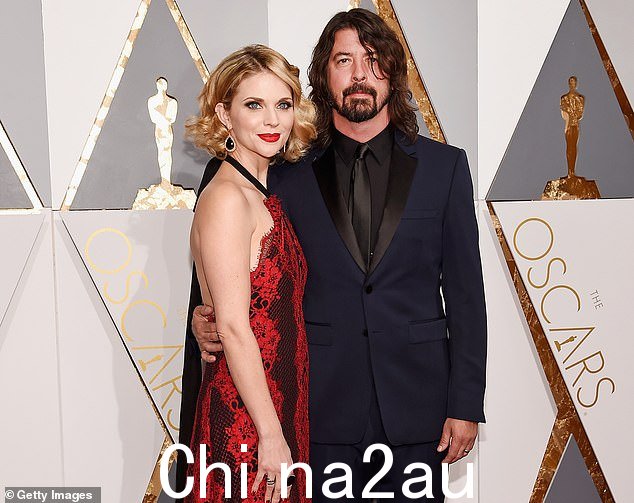 戴夫·格罗尔 (Dave Grohl) 承认对妻子乔丁·布鲁姆 (Jordyn Blum) 不忠并生下了一个秘密婴儿