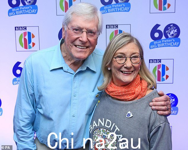 Peter Purves 和 Lesley Judd 参加 Blue Peter 的生日，庆祝该剧 60 周年