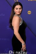 赛琳娜·戈麦斯 (Selena Gomez) 在 2024 年艾美奖颁奖典礼落败后与教女分享温柔时刻