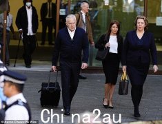 休·爱德华兹 (Huw Edwards) 因虐待儿童罪被判处六个月缓刑，在离开法庭时低着头，职业生涯一团糟，英国广播公司 (BBC) 猛烈抨击了“令人震惊”的罪行