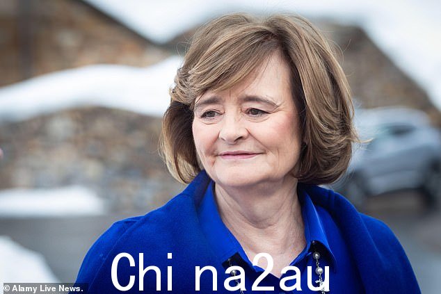 Cherie Blair 透露，当她代表弱势受害者时，她曾被一名“有权利”且“失控”的家庭虐待者推下楼梯