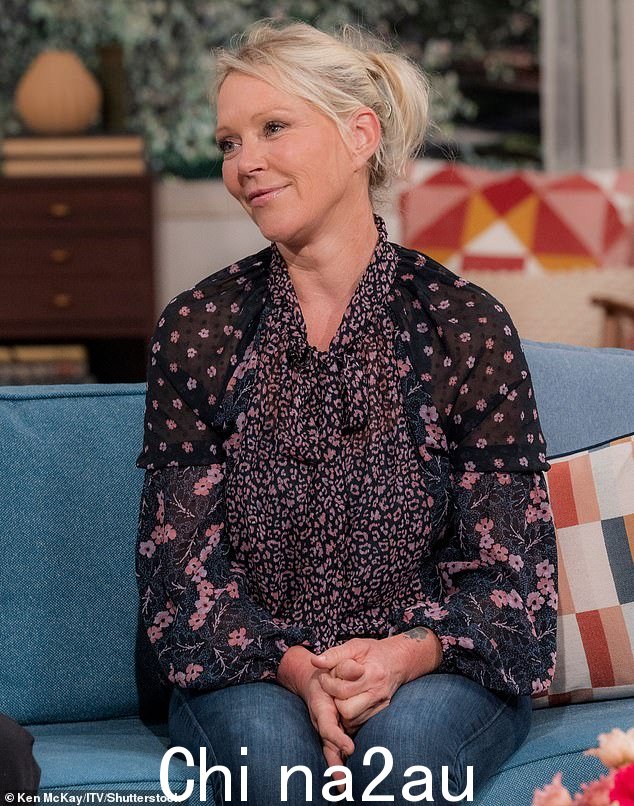 前 Soccer AM 主持人海伦·张伯伦 (Helen Chamberlain) 于 9 月 18 日出现在 ITV 的《This Morning》节目中