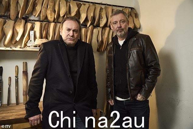 Philip Glenister (左) 和 John Simm (右）是朋友和火星生活联合主演