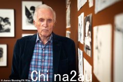 85 岁的戴维·丁布尔比 (David Dimbleby) 从 BBC 提问时间卸任后罕见公开露面