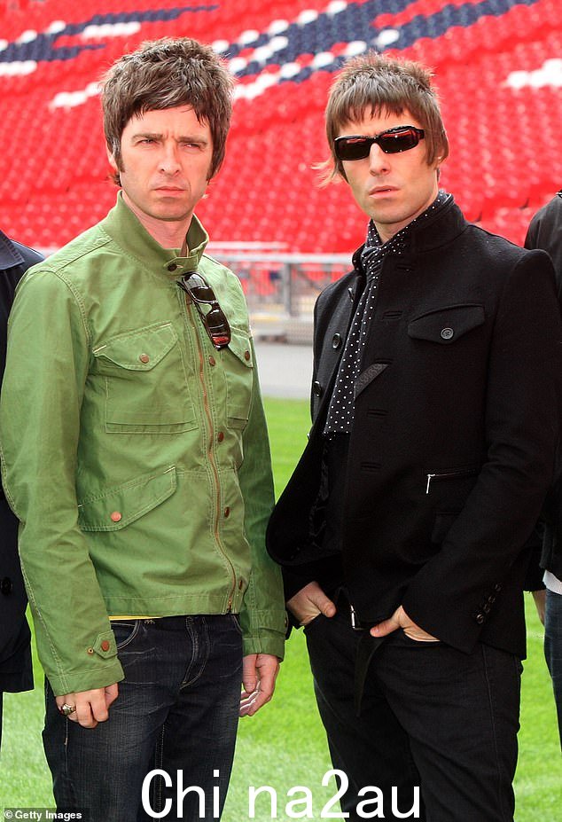 Liam 和 Noel Gallagher 兄弟将于 2025 年在英国、欧洲和美国巡演，粉丝们迫切希望拿到门票（2008 年）