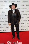 加斯·布鲁克斯 (Garth Brooks) 表示性侵犯诉讼是一次“勒索”，并声称化妆师试图“勒索”他