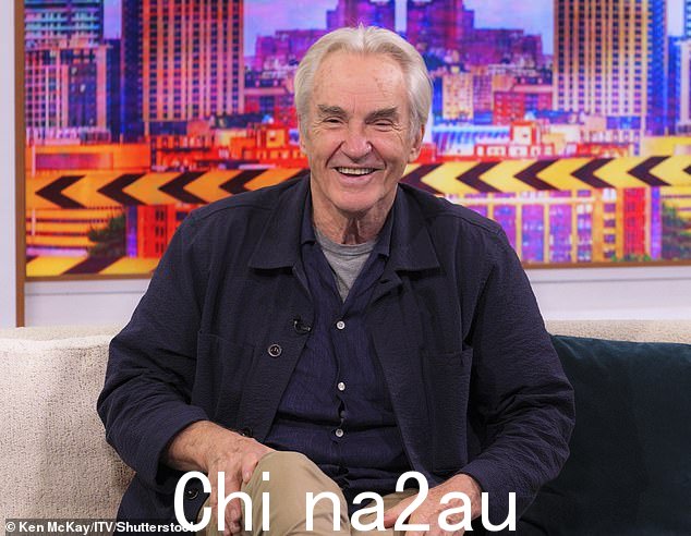 拉里·兰姆 (Larry Lamb) 透露，加文和史黛西拍摄结束时的杀青派对非常混乱，以至于他生病了，因为周四他出现在 GMB 上时喉咙“发痒”” =