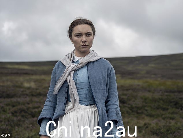 图：弗洛伦斯·皮尤 (Florence Pugh) 在《奇迹》的场景中饰演 Lib Wright - 他的衣服也展出了