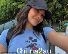 凯莉·詹纳 (Kylie Jenner) 不知疲倦地宣传她的 Khy 系列后，在迪士尼乐园享受了一段休息时间