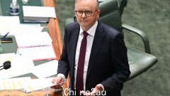 最新民意调查显示，首相安东尼·阿尔博内塞 (Anthony Albanese) 的支持率下降，联盟党在两党优先的基础上领先于工党