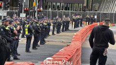 超高车辆关闭悉尼海港隧道后，预计会出现严重延误，建议驾车者留出额外的出行时间