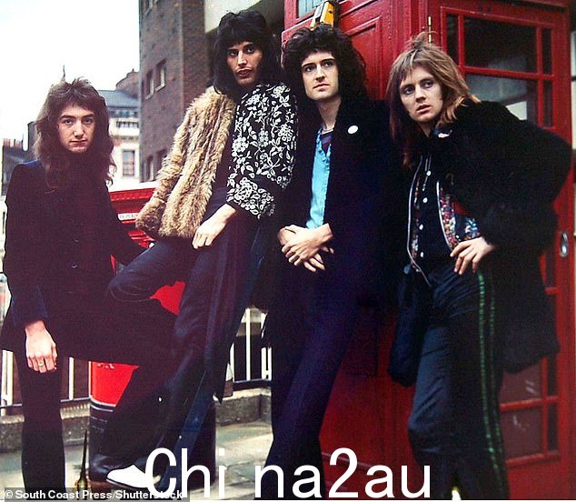 Brian 是传奇摇滚乐队 Queen 的吉他手（如图：1970 年的 John Deacon、Freddie Mercury、Brian 和 Roger Taylor Queen）