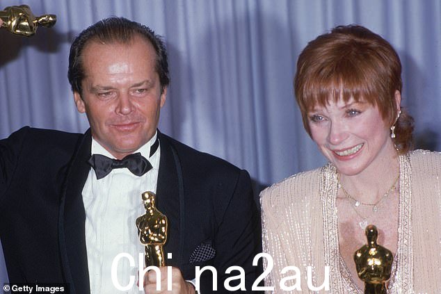 MacLaine 和 Nicholson 均因在 1983 年剧情片中的表演而获得奥斯卡奖（1984 年拍摄于洛杉矶）