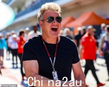 戈登·拉姆齐 (Gordon Ramsay) 在德克萨斯州美国大奖赛上度过周末，看上去精神抖擞