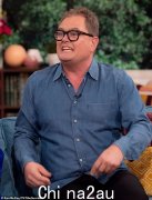 艾伦·卡尔 (Alan Carr) 准备出版一本讲述他失败婚姻的书，前夫保罗·德雷顿 (Paul Drayton) 准备在爆炸性的回忆录中揭露一切，并“澄清记录”有关酒驾被捕的