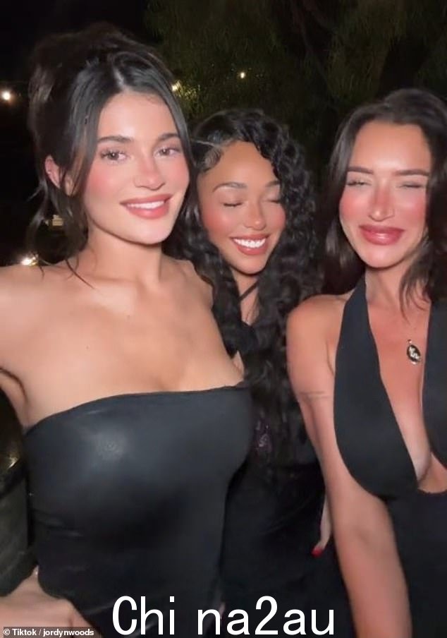 9 月上个月，Kylie 和 Jordyn 在 TikTok 中与 Jenner 的好朋友 Anastasia 'Stassi' Karanikolaou 再次重聚