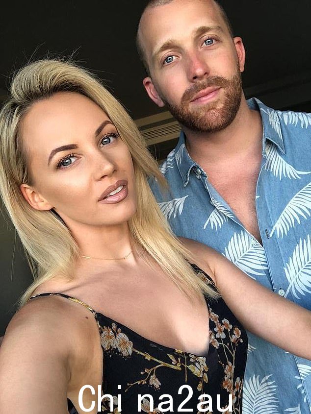 Denis 的另一个儿子 Pat Handlin 同时与歌手 Samantha Jade 订婚，尽管这对夫妇已经好几周没有被发现在一起了