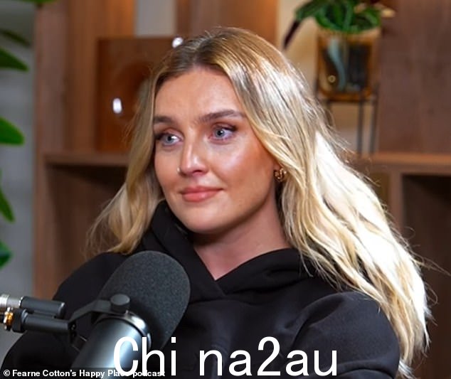 Perrie Edwards 在 Fearne Cotton 的 My Happy Place 播客中谈到了她与恐慌症的斗争、飙升的焦虑以及失去与 Jesy Nelson 友谊的遗憾