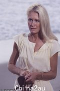 琼·范·阿克 (Joan Van Ark)，81 岁，是来自达拉斯和诺特兰丁 (Knot