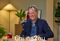 理查德·E·格兰特 (Richard E. Grant) 透露了为什么他只在家里试镜，从不看自己的电影——《索尔特伯恩》(Saltburn) 明星反思自己对芭芭拉·史翠珊 (Barbra Stre