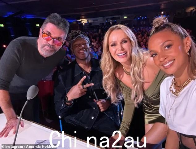 Simon Cowell、Alesha Dixon 和 Amanda Holden 与客座评委 KSI 一起参加在英国城市拉开帷幕的 ITV 节目试镜