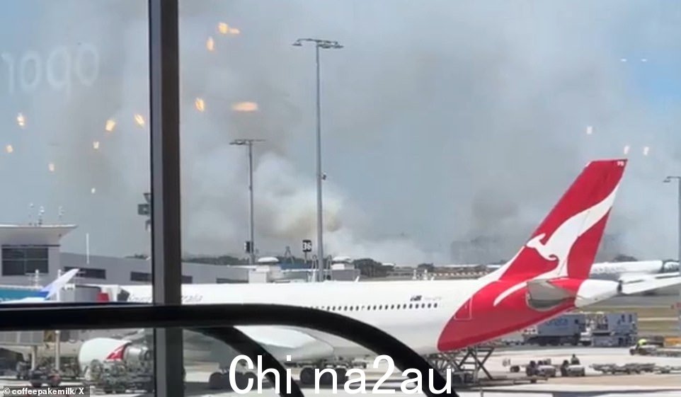 一架飞机的引擎不久后‘爆炸’据了解，澳洲航空 QF520 航班在下午 1 点前不久刚刚从悉尼飞往布里斯班，其中一个引擎发生故障，乘客听到一声巨响。 class=