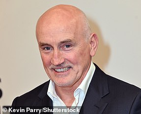 前拳击手 Barry McGuigan 即将进入丛林