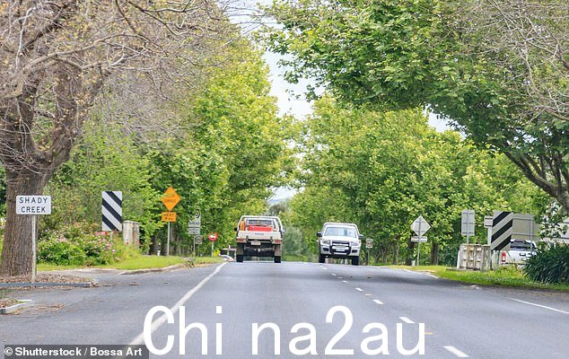 交通管道还捕获车辆速度，以了解特定路段上的道路使用者行为。库存图像