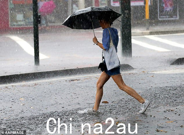 墨尔本和悉尼更有可能出现局部阵雨，而伴随大雨、山洪和破坏性大风的“严重雷暴”将袭击澳大利亚中部、昆士兰州东南部和新南威尔士州东北部