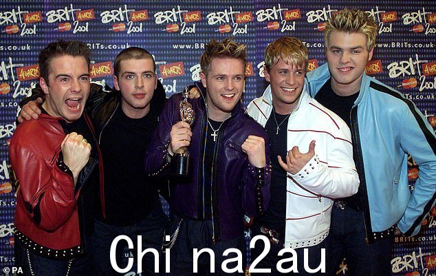 Westlife -还由 L-R Shane Filan、Mark Feehily、Nicky Byrne 和 Kian Egan 组成 - 后来成为爱尔兰最成功的男孩乐队之一，销量超过 5500 万张唱片