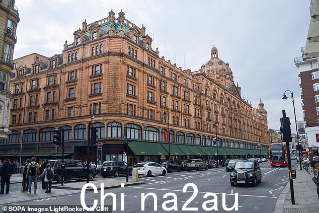 Harrods，如图，在一份声明中说新的指控指出了法耶德的‘虐待行为’，并对他的兄弟‘提出了严重指控’。” class=