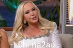 RHOC 粉丝聚集在香农·比多 (Shannon Beador) 周围，观看她在《重聚》第 2 部分中残酷击败亚历克西斯·贝利诺 (Alexis Bellino)