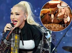 55 岁的格温·史蒂芬妮 (Gwen Stefani) 穿着渔网在纽约地铁里高踢腿，宣传《好声音》