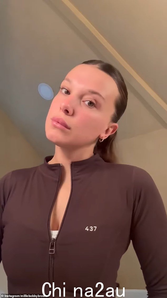 米莉·鲍比·布朗 (Millie Bobby Brown) 本周再次向粉丝们展示了她丈夫杰克·邦吉奥维 (Jake Bongiovi) 送给她的两枚结婚戒指——结婚六个月后