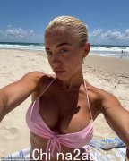 塔米·赫姆布罗 (Tammy Hembrow) 在因“怀孕”声明而受到猛烈抨击后，在整容手术后穿着比基尼展示了她的新植入物