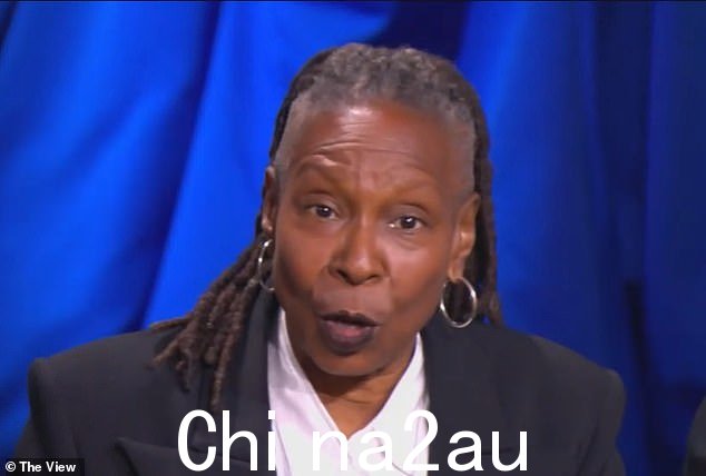 乌比·戈德堡 (Whoopi Goldberg) 热衷于在周四的 The View 节目中展示她的“新身体”