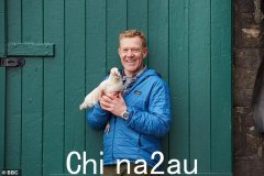 亚当·汉森 (Adam Henson) 揭露了“可怕且相当愚蠢”的 Countryfile 错误，差点在 BBC 片场造成“人员伤亡”——他承认“我的心提到了嗓子眼”