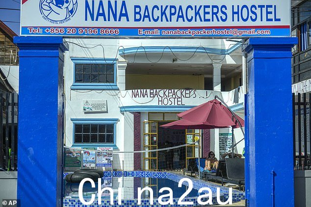 早期测试表明据称存在甲醇娜娜背包客旅馆 (Nana Backpackers Hostel) 提供的啤酒和烈酒（如图）