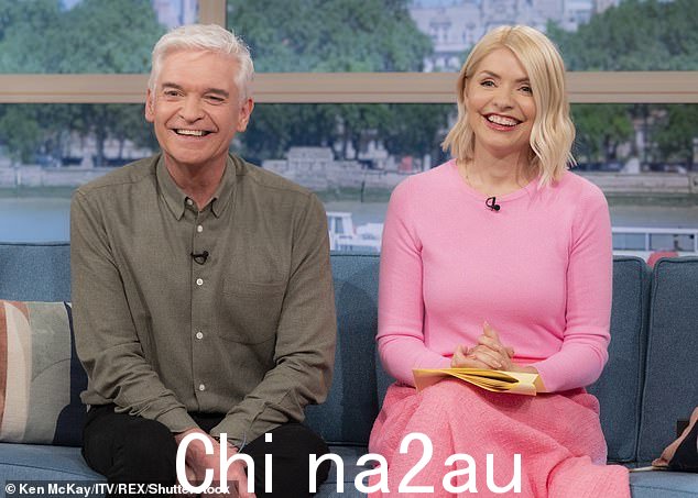 在 43 岁的 Holly Willoughby 和 62 岁的 Phillip Schofield 退出后，两人的谈判持续了几个月