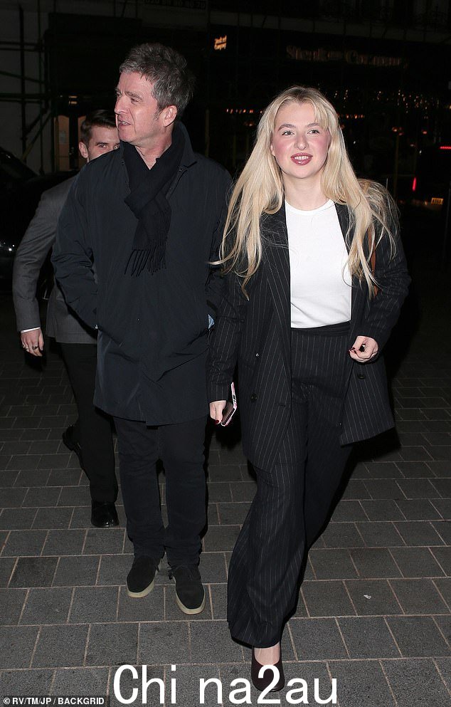 Noel 和 Anais Gallagher 周四前往名人聚会场所 Chiltern Firehouse 时大笑