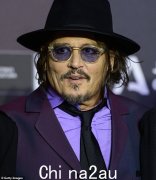 61 岁的约翰尼·德普 (Johnny Depp) 与年龄只有他一半的西班牙 Instagram 明星引发浪漫传闻——“快乐单身”演员和迪奥 (Dior) 美女的神秘面纱揭晓