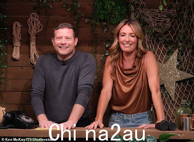 Si，58 岁，与主持人德莫特·奥利里 (Dermot O'Leary) 和卡特·迪利 (Cat Deeley) [如图]一起参加节目，他沙沙作响了咖喱牛肉火锅，但当话题很快转向戴夫时，事情很快就发生了情绪转变