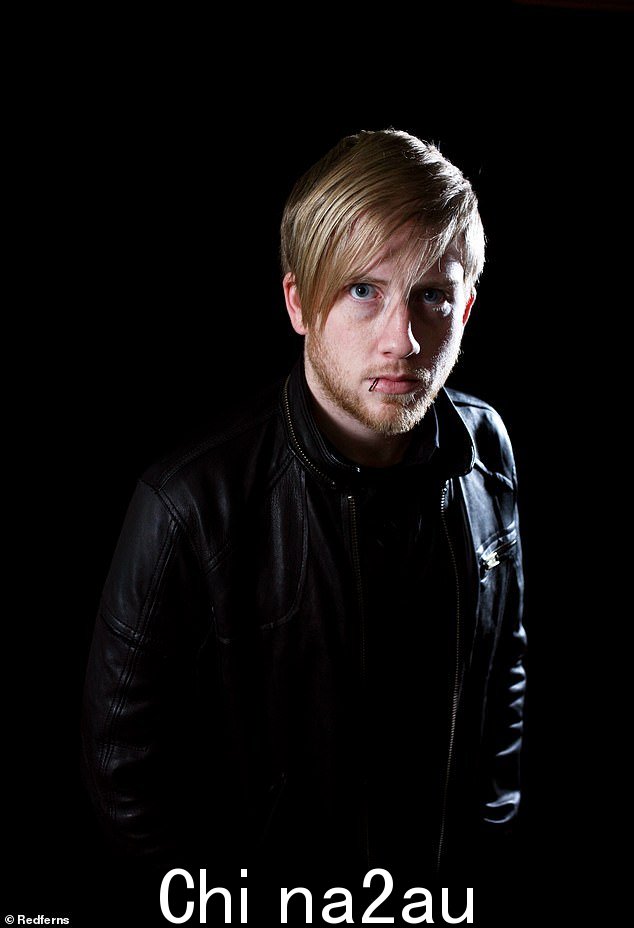 My Chemical Romance 鼓手 Bob Bryar 被发现死在田纳西州的家中，享年 44 岁，感恩节前两天；见于 2006 年