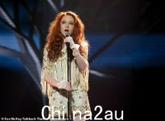 X Factor 偶像珍妮特·德夫林 (Janet Devlin) 透露，16 岁在 ITV 节目中成名后，她一直在与饮食失调和酗酒作斗争