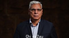 在公司禁止 200 家酒吧举办澳大利亚国庆日庆祝活动后，沃伦·蒙丁 (Warren Mundine) 对“公司告诉我们该做什么”感到愤怒