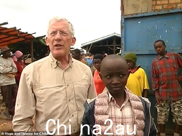 《学徒》前顾问 Nick Hewer 于 2009 年访问卢旺达希望儿童之家时拍摄的照片