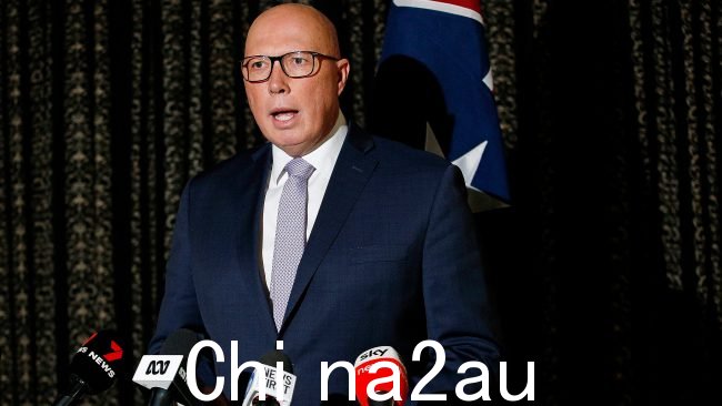 Peter Dutton 在新闻发布会上承诺放弃原住民和托雷斯海峡岛民旗帜受到天空新闻主持人 Peta Credlin 的称赞。图片：NewsWire / John Appleyard